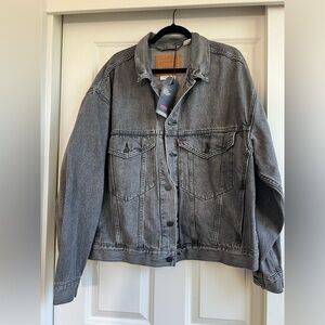 LEVIS® PREMIUM STAY LOOSE TRUCKER JACKET